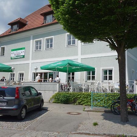Hotel Goldenes Schiff Engelhartszell Exterior photo