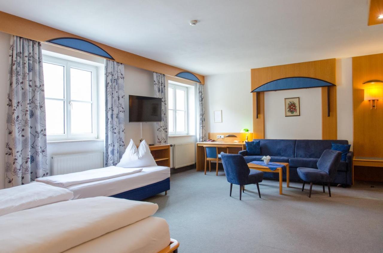 Hotel Goldenes Schiff Engelhartszell Exterior photo