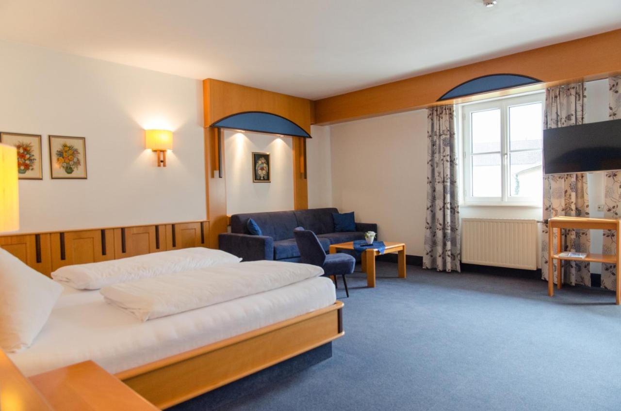 Hotel Goldenes Schiff Engelhartszell Exterior photo