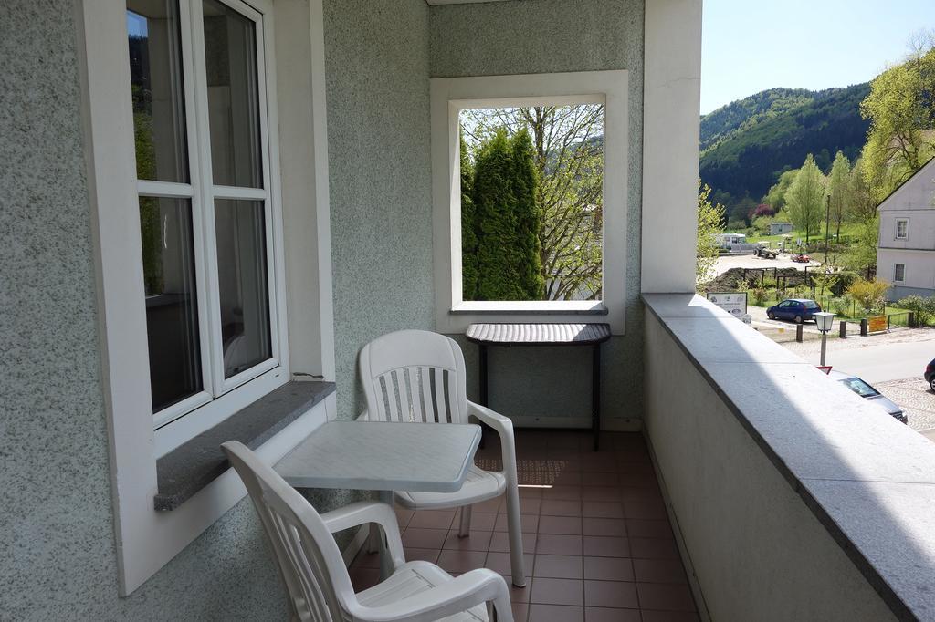 Hotel Goldenes Schiff Engelhartszell Exterior photo