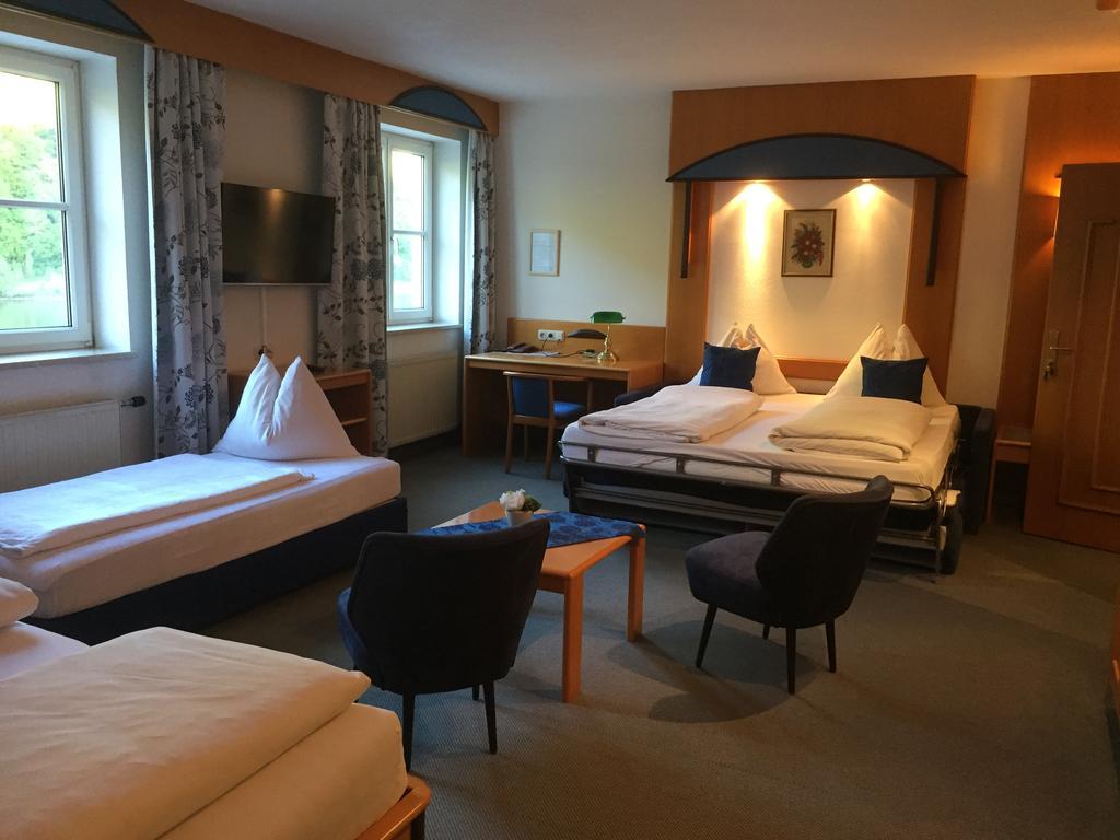 Hotel Goldenes Schiff Engelhartszell Exterior photo